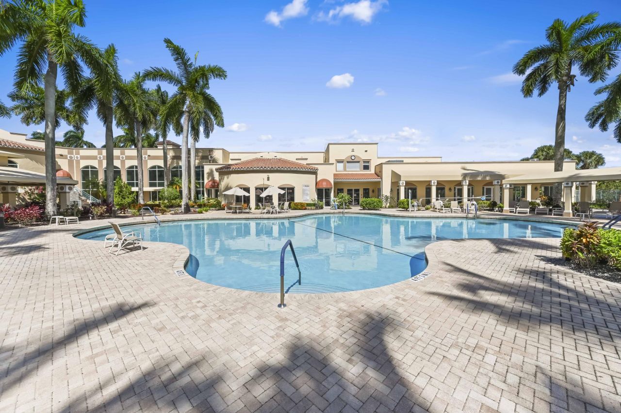 5952 Regal Glen Drive, Unit 207, Boynton Beach, FL 33437 Photo