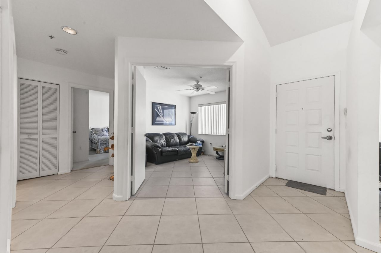 5952 Regal Glen Drive, Unit 207, Boynton Beach, FL 33437 Photo