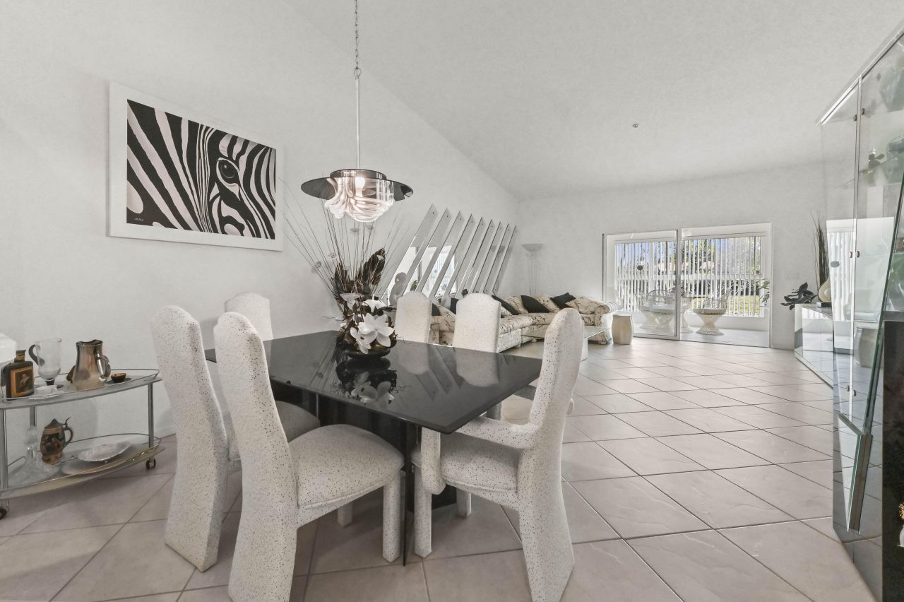5952 Regal Glen Drive, Unit 207, Boynton Beach, FL 33437 Photo