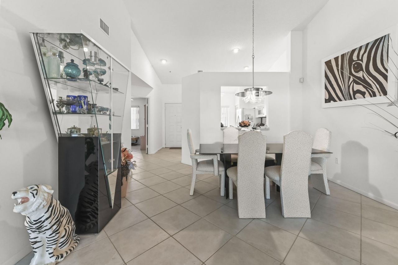 5952 Regal Glen Drive, Unit 207, Boynton Beach, FL 33437 Photo