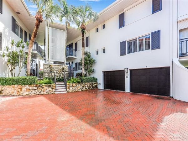 2216 Gulf Shore BLVD N, Unit R3, NAPLES, FL 34102