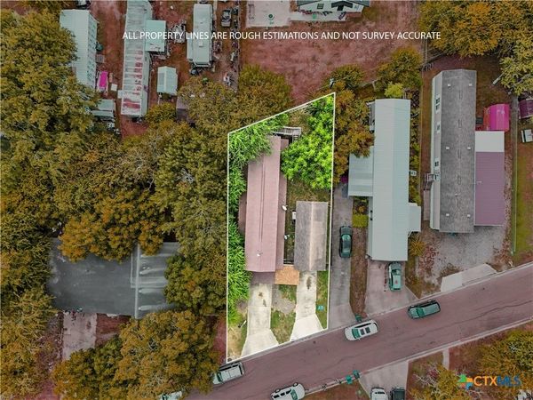 206 Cheeves Avenue, Port Lavaca, TX 77979