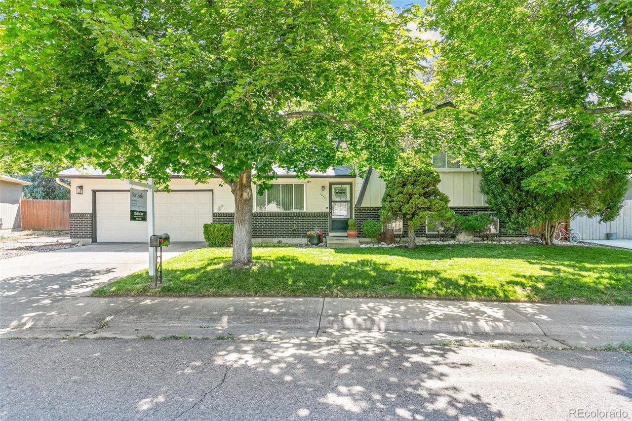 1011 S Nile Way, Aurora, CO 80012 Main Photo