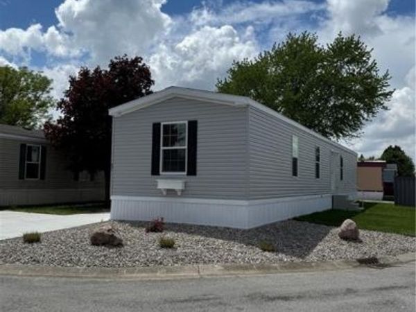 1048 N Main Street, Bowling Green, OH 43402