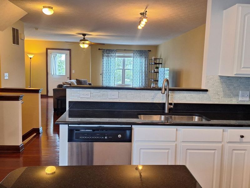 5930 Winberry Creek Drive, Unit 1107, Dublin, OH 43016 Photo 4