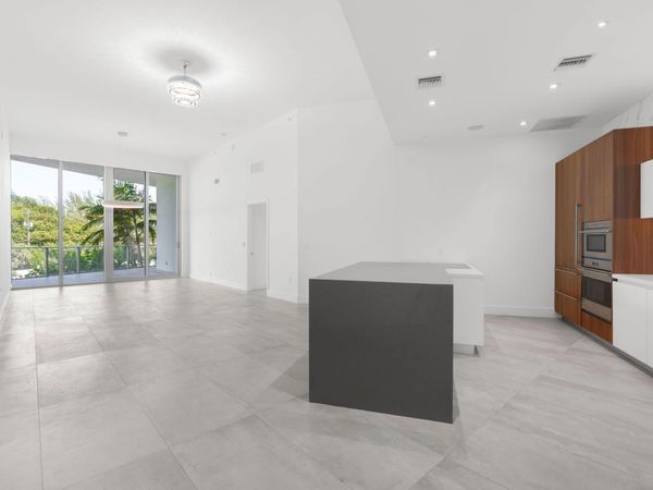 701 N Fort Lauderdale Beach Boulevard, Unit 214, Fort Lauderdale, FL 33304