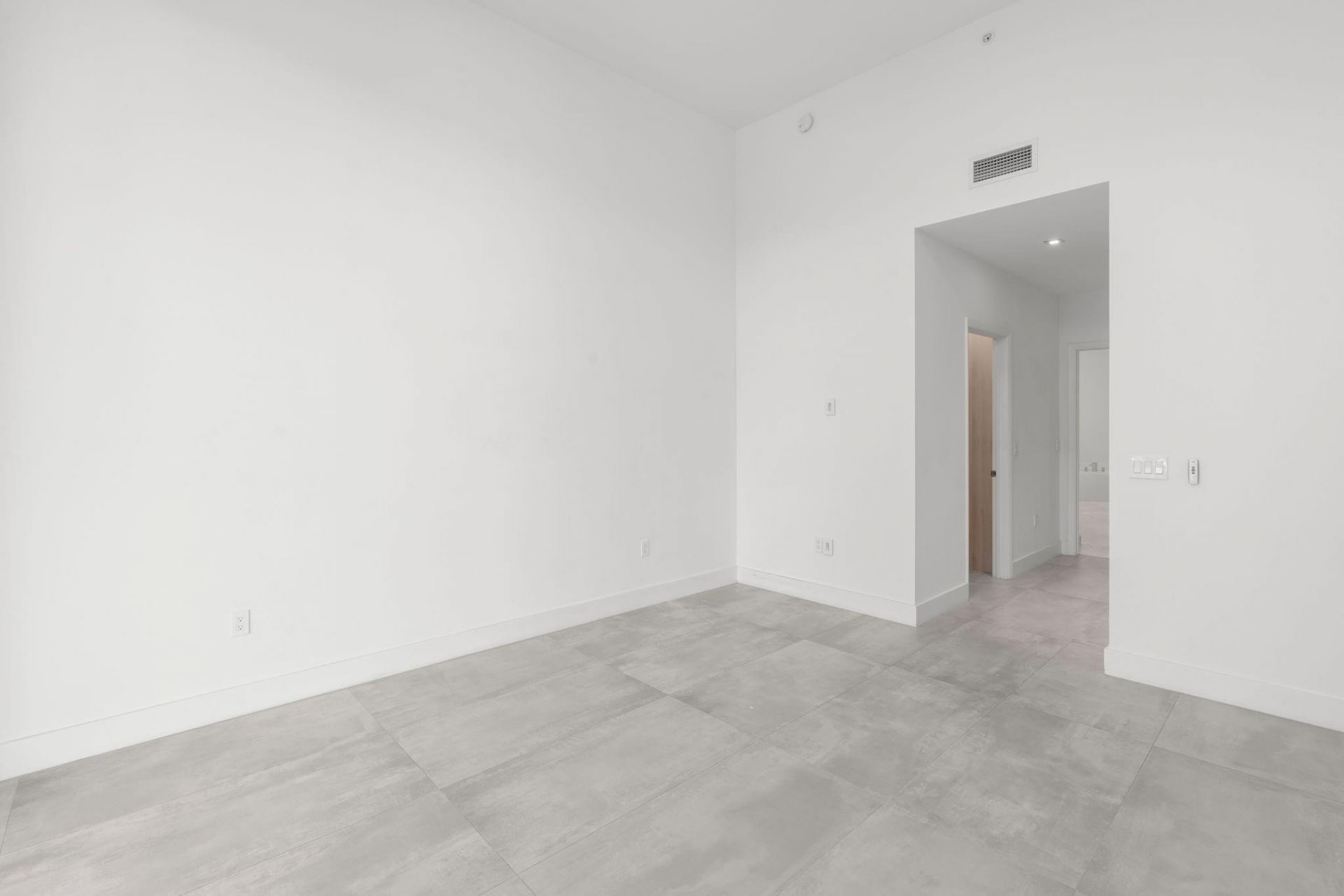 701 N Fort Lauderdale Beach Boulevard, Unit 214, Fort Lauderdale, FL 33304 Photo