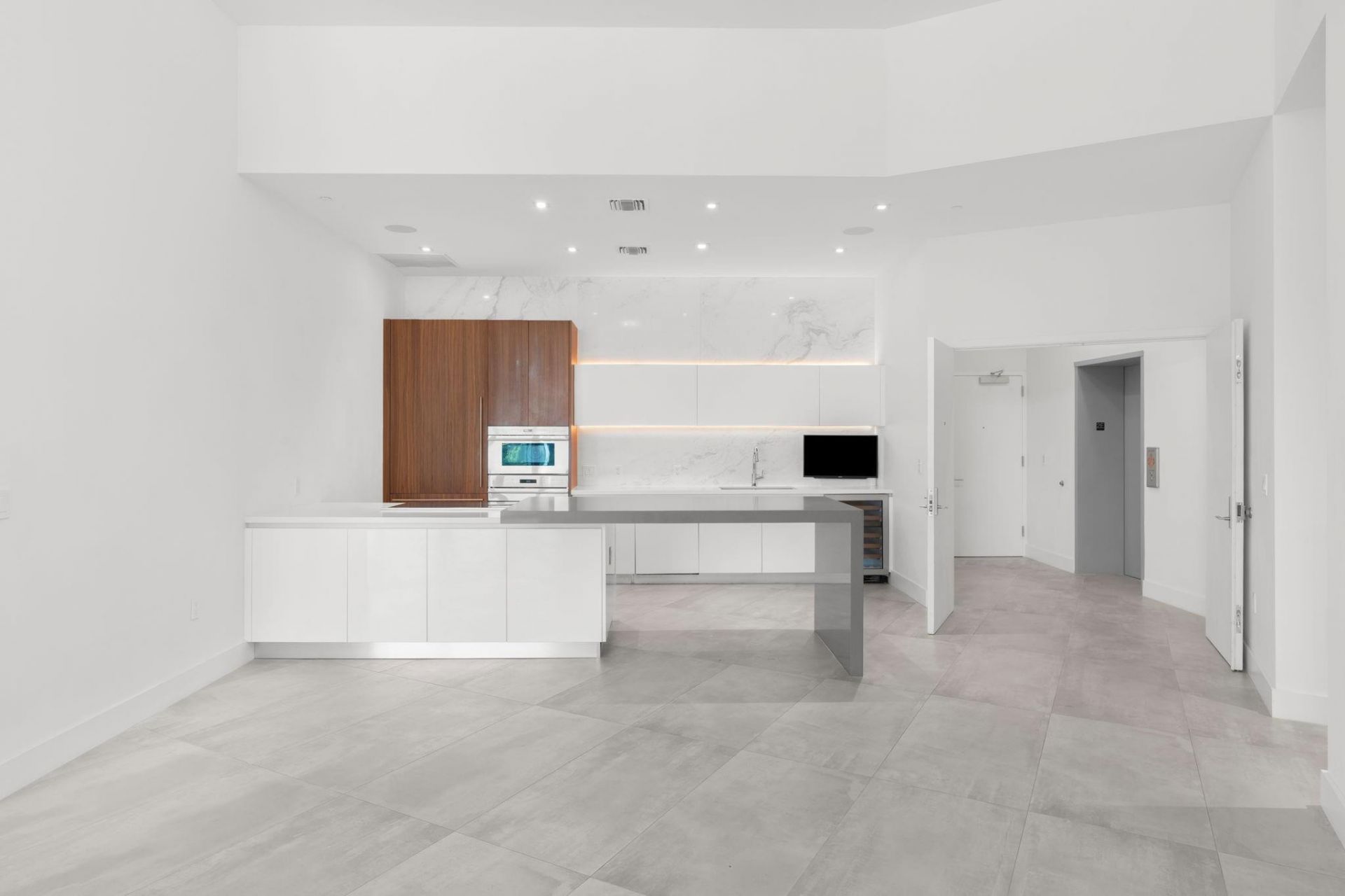 701 N Fort Lauderdale Beach Boulevard, Unit 214, Fort Lauderdale, FL 33304 Photo