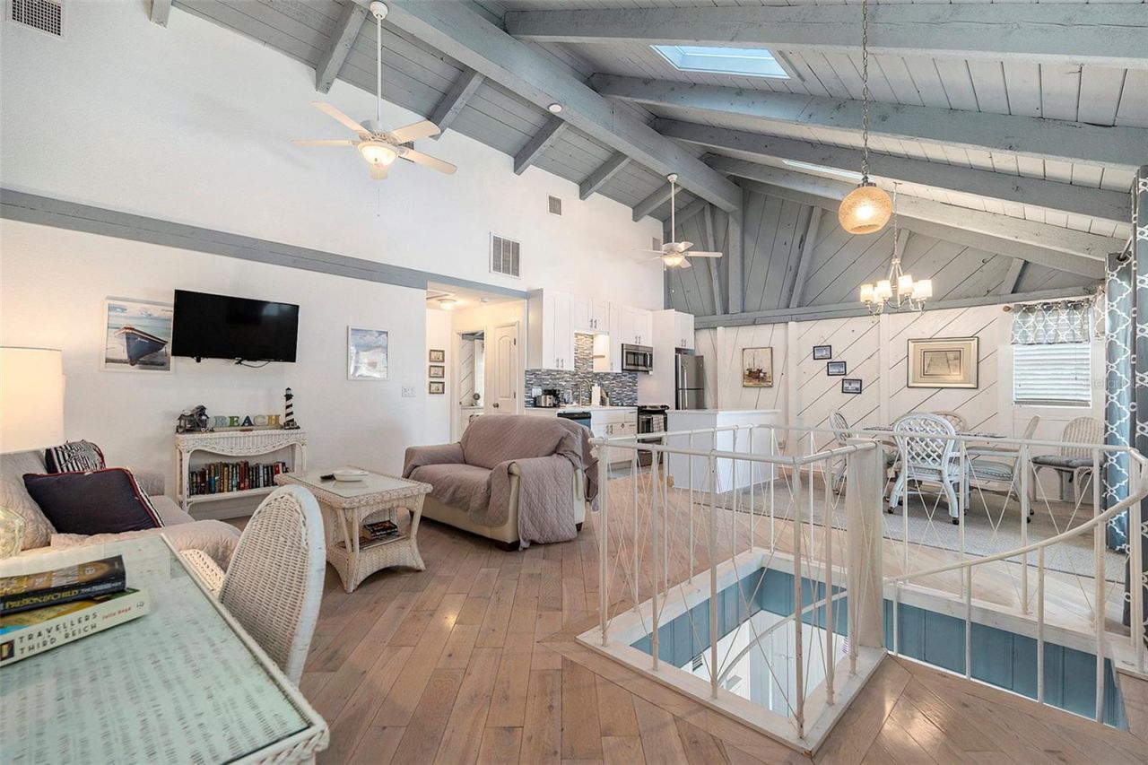 8425 W Gulf Boulevard, Treasure Island, FL 33706 Photo