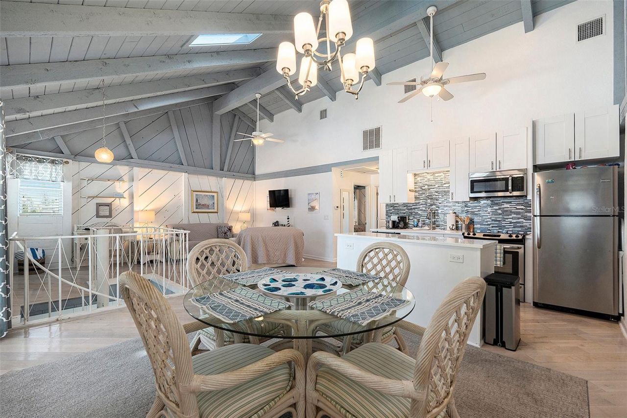 8425 W Gulf Boulevard, Treasure Island, FL 33706 Photo