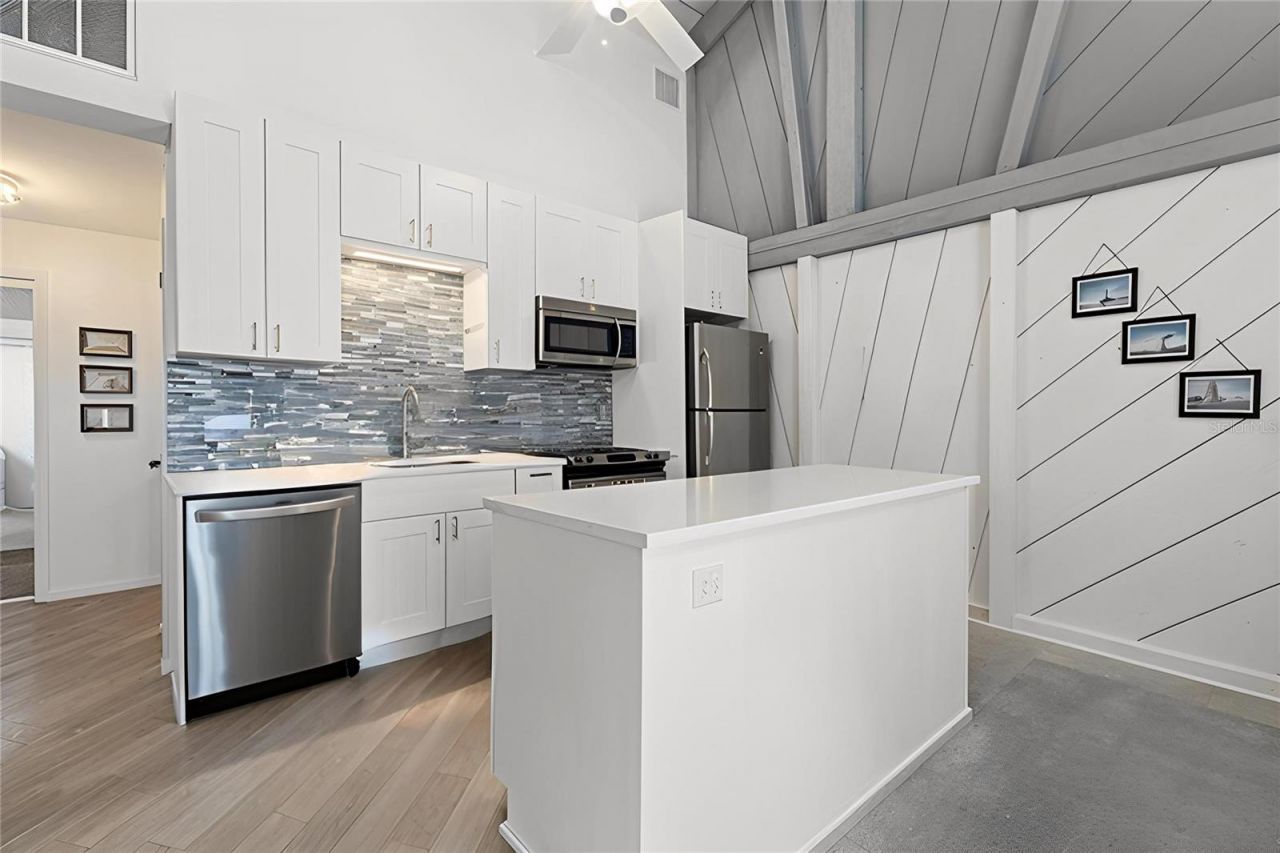 8425 W Gulf Boulevard, Treasure Island, FL 33706 Photo