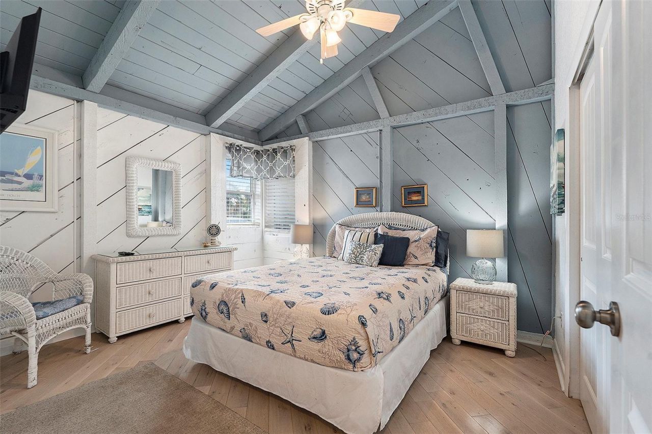 8425 W Gulf Boulevard, Treasure Island, FL 33706 Photo