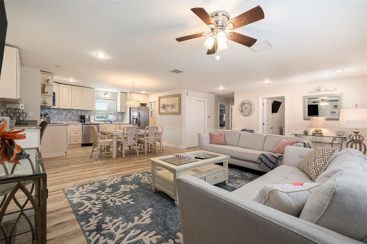 8425 W Gulf Boulevard, Treasure Island, FL 33706 Photo
