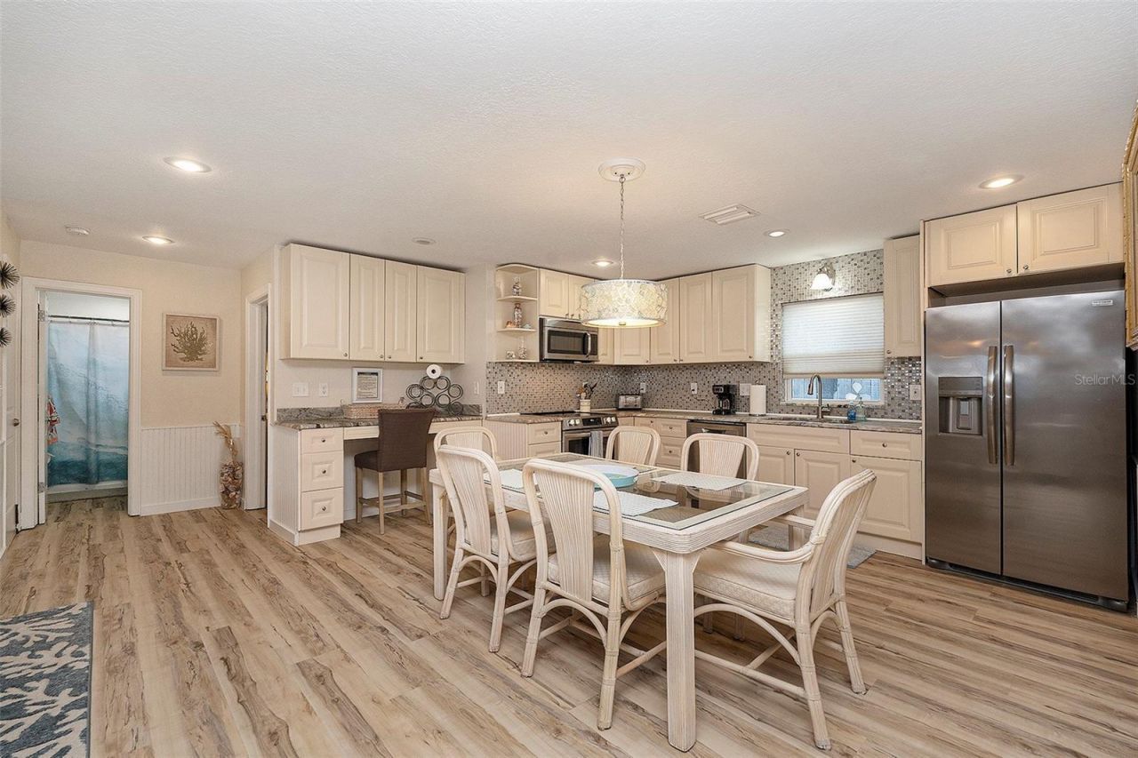 8425 W Gulf Boulevard, Treasure Island, FL 33706 Photo