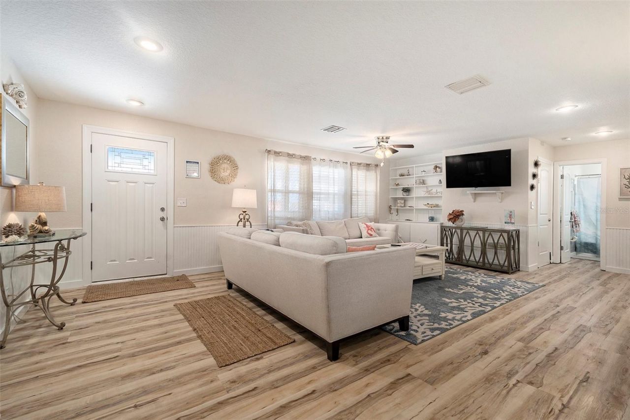 8425 W Gulf Boulevard, Treasure Island, FL 33706 Photo