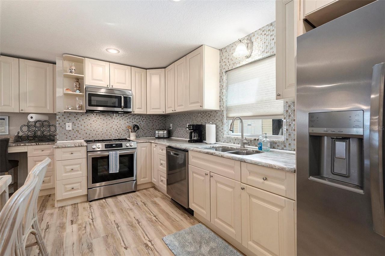 8425 W Gulf Boulevard, Treasure Island, FL 33706 Photo