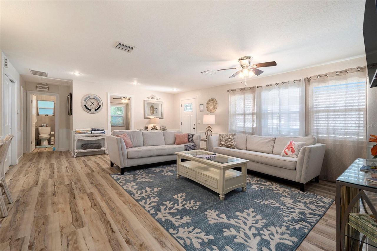 8425 W Gulf Boulevard, Treasure Island, FL 33706 Photo