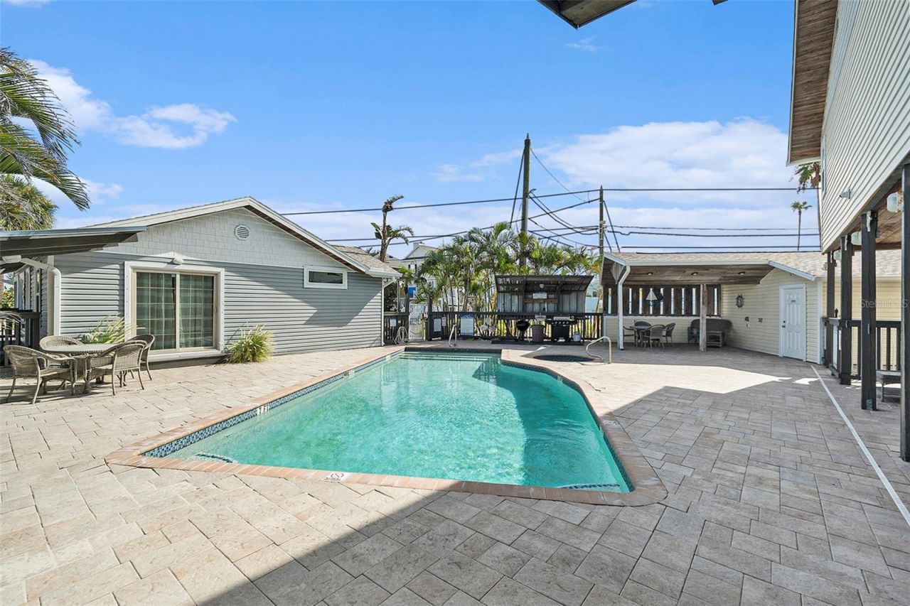 8425 W Gulf Boulevard, Treasure Island, FL 33706 Photo