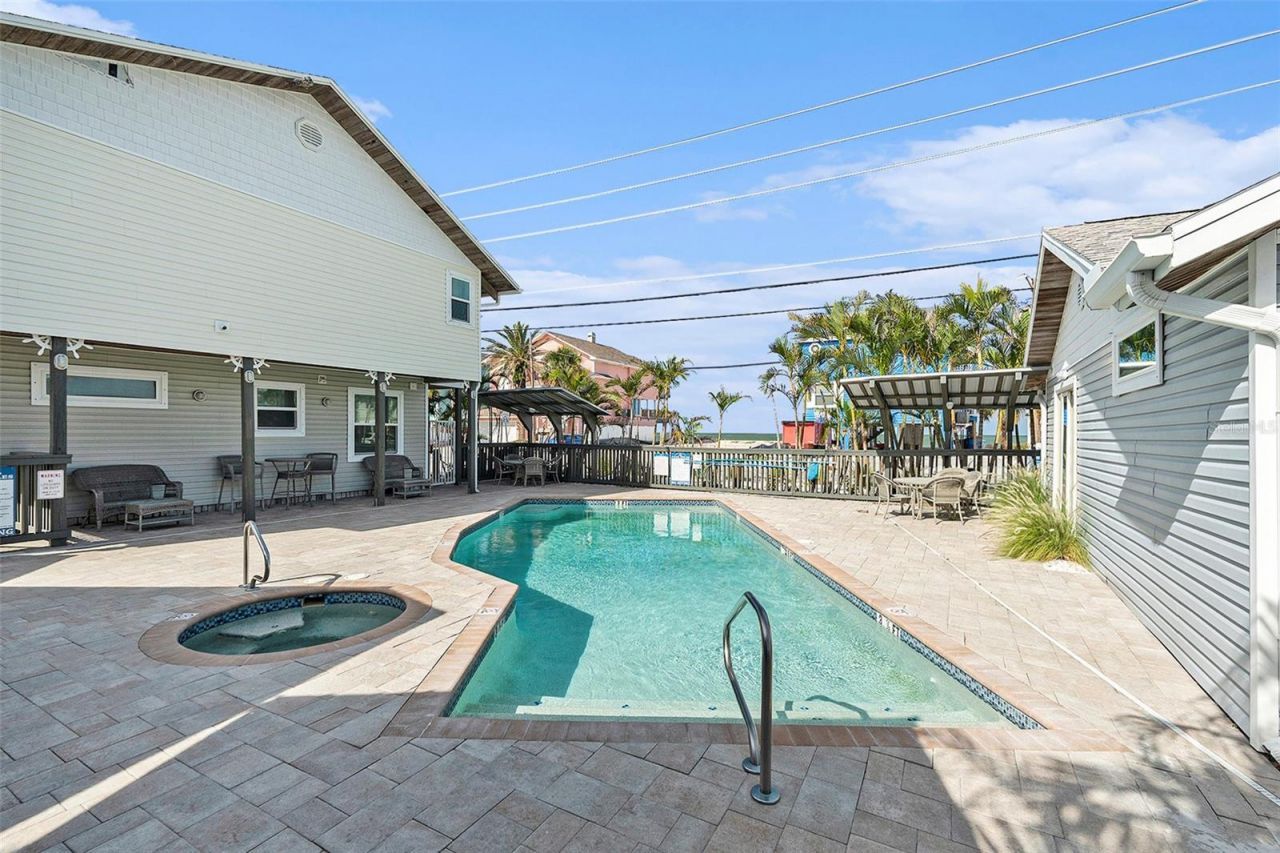 8425 W Gulf Boulevard, Treasure Island, FL 33706 Photo