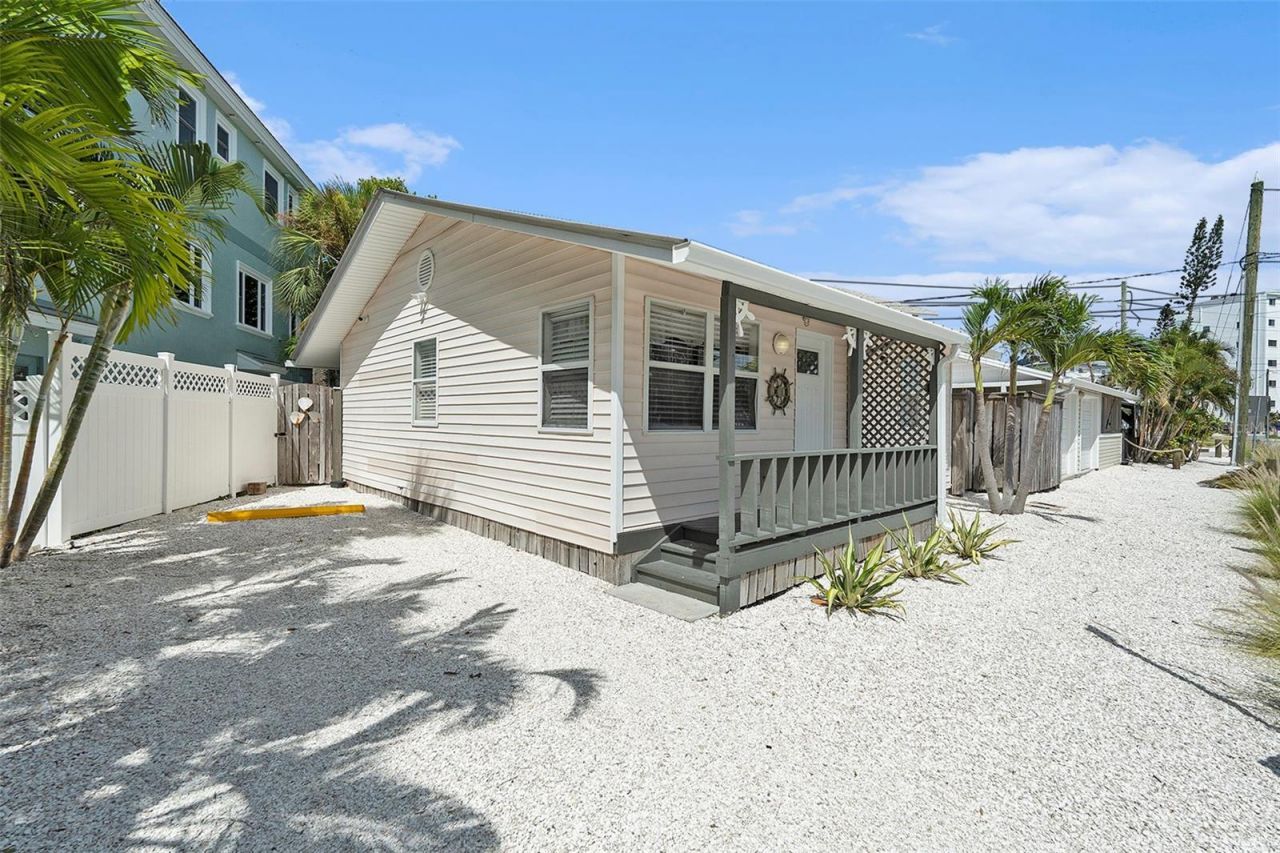 8425 W Gulf Boulevard, Treasure Island, FL 33706 Photo
