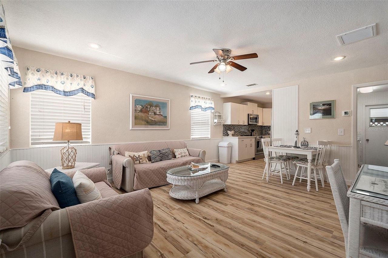 8425 W Gulf Boulevard, Treasure Island, FL 33706 Photo