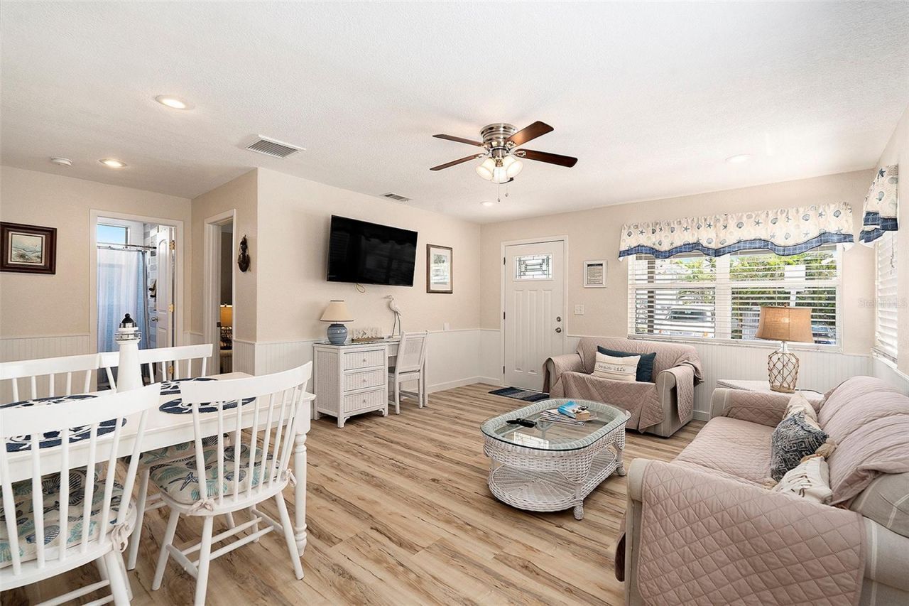 8425 W Gulf Boulevard, Treasure Island, FL 33706 Photo