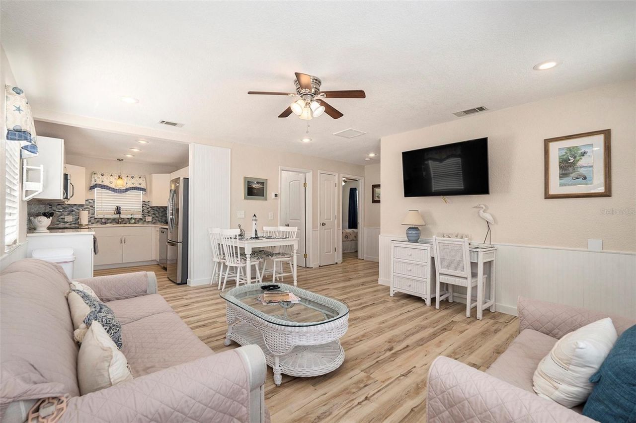 8425 W Gulf Boulevard, Treasure Island, FL 33706 Photo