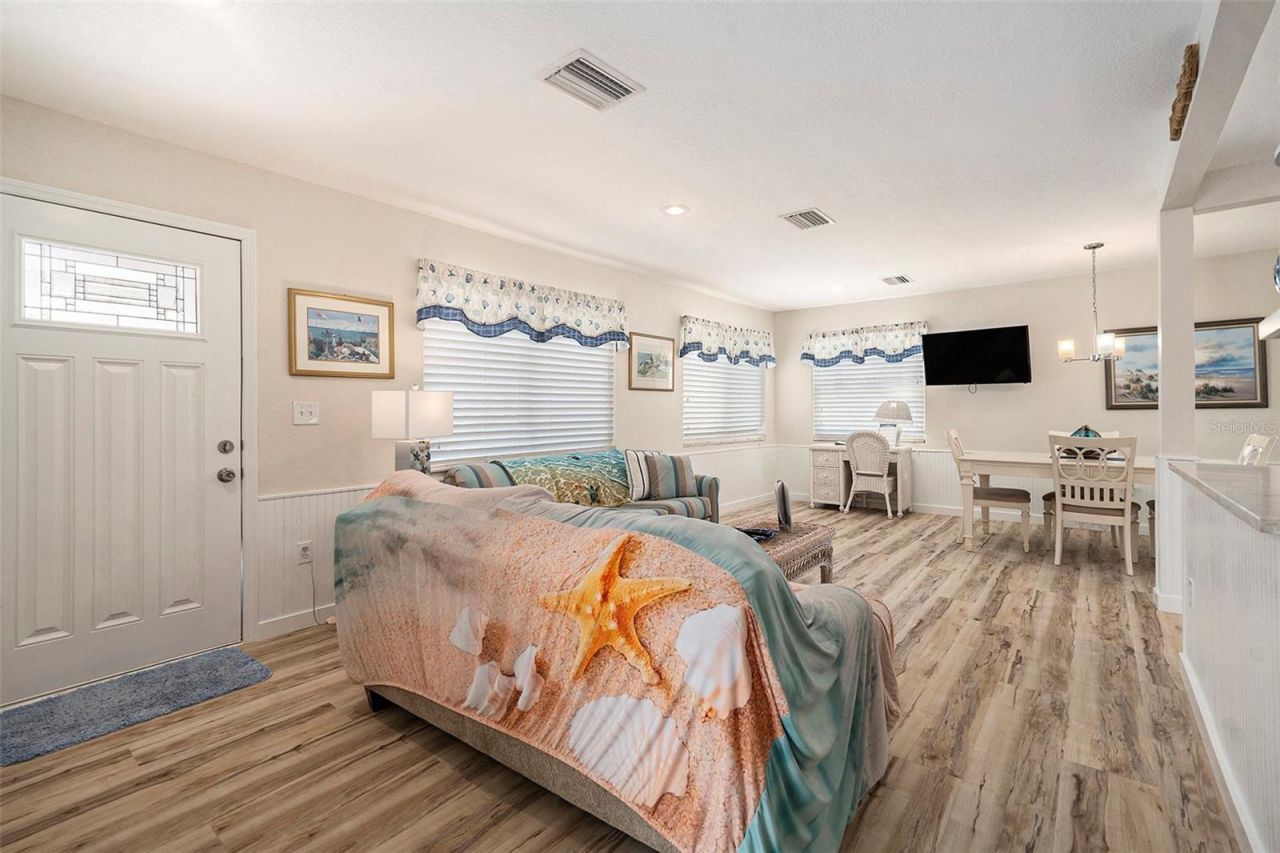 8425 W Gulf Boulevard, Treasure Island, FL 33706 Photo