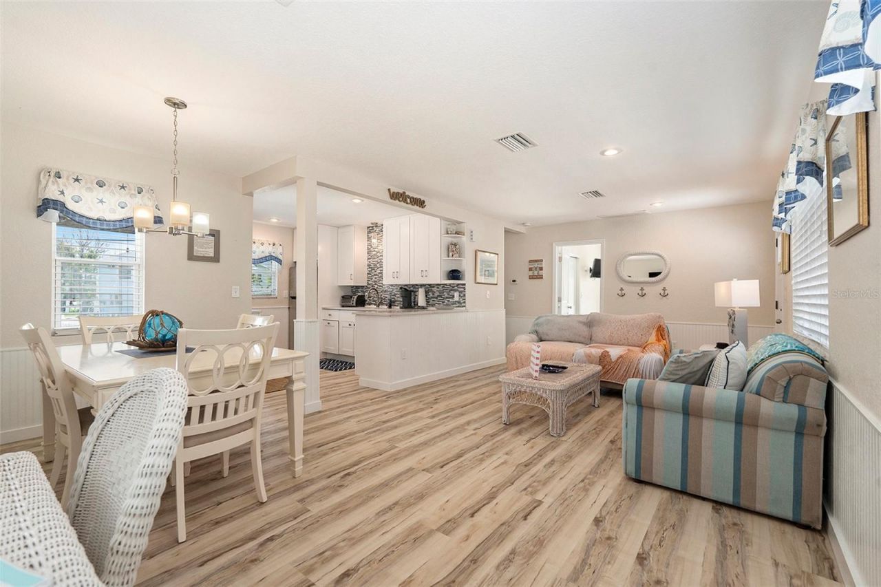 8425 W Gulf Boulevard, Treasure Island, FL 33706 Photo