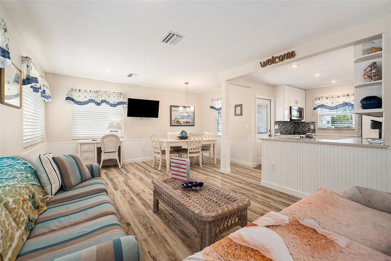 8425 W Gulf Boulevard, Treasure Island, FL 33706 Photo
