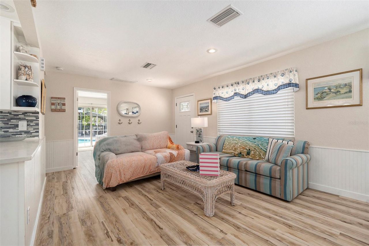 8425 W Gulf Boulevard, Treasure Island, FL 33706 Photo