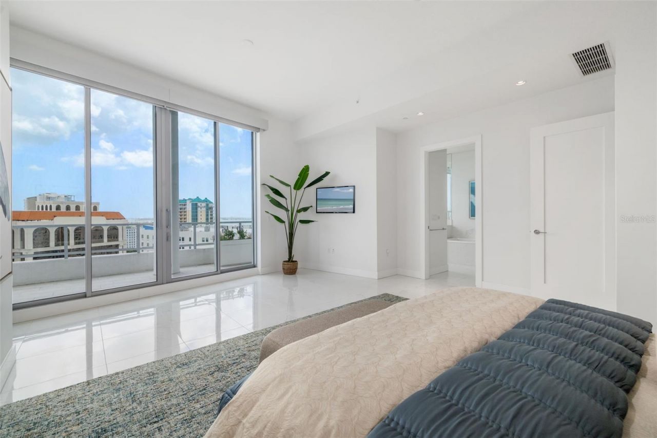 111 S Pineapple Avenue, Unit 1204, Sarasota, FL 34236 Photo