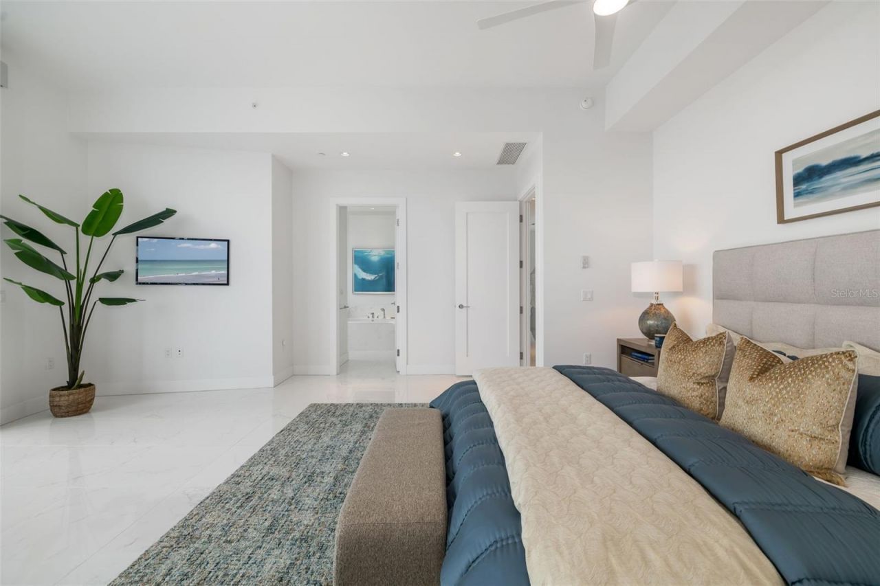 111 S Pineapple Avenue, Unit 1204, Sarasota, FL 34236 Photo