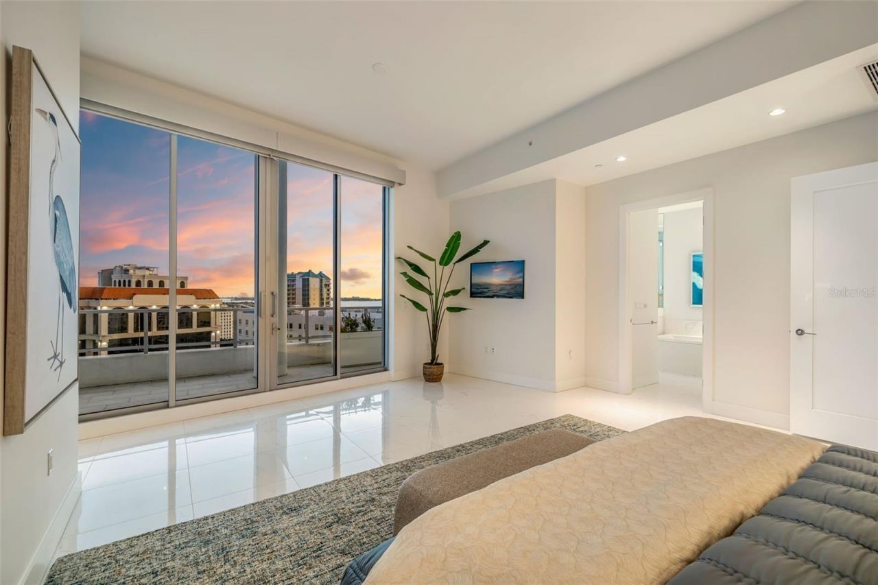 111 S Pineapple Avenue, Unit 1204, Sarasota, FL 34236 Photo