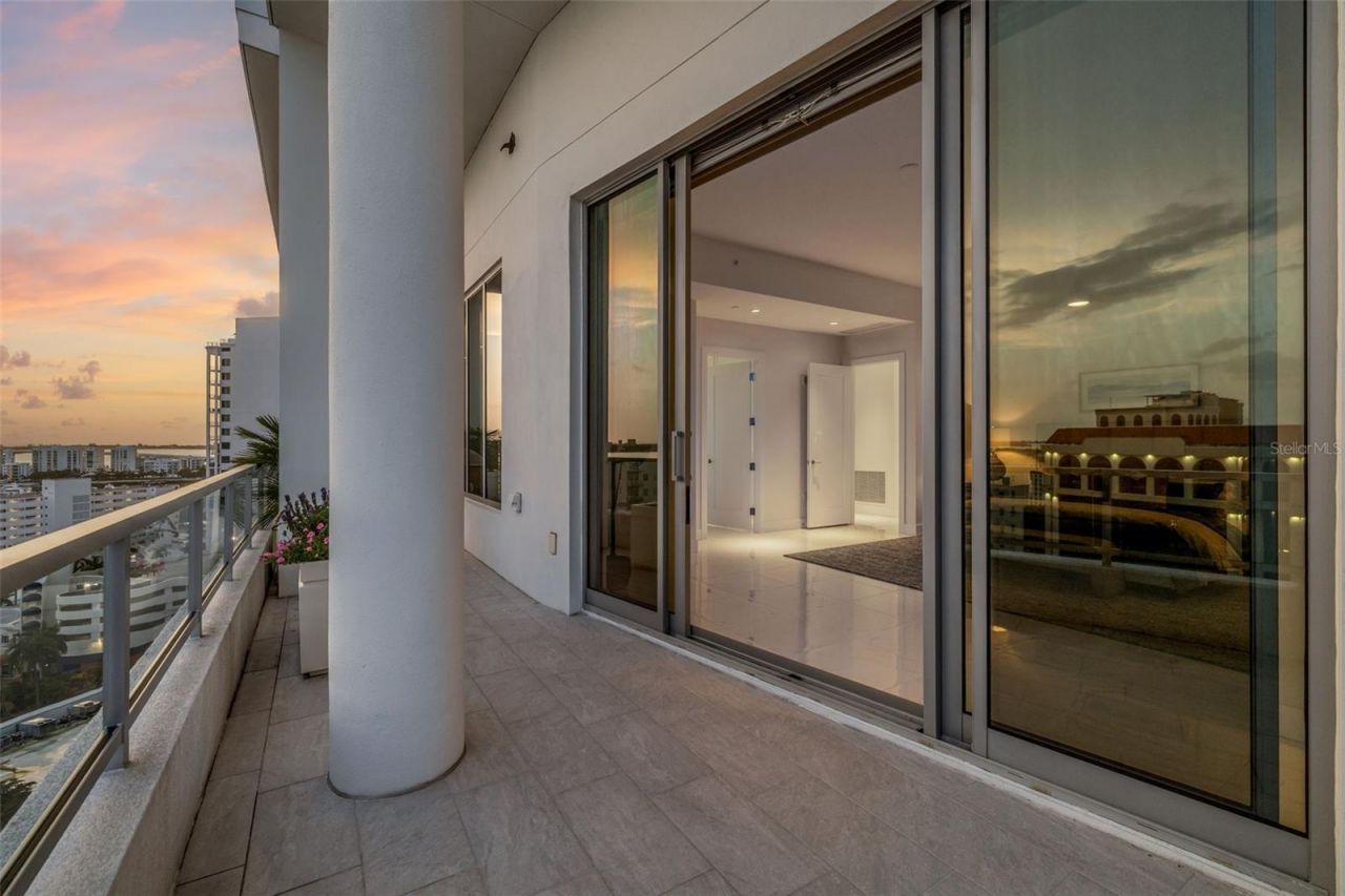 111 S Pineapple Avenue, Unit 1204, Sarasota, FL 34236 Photo