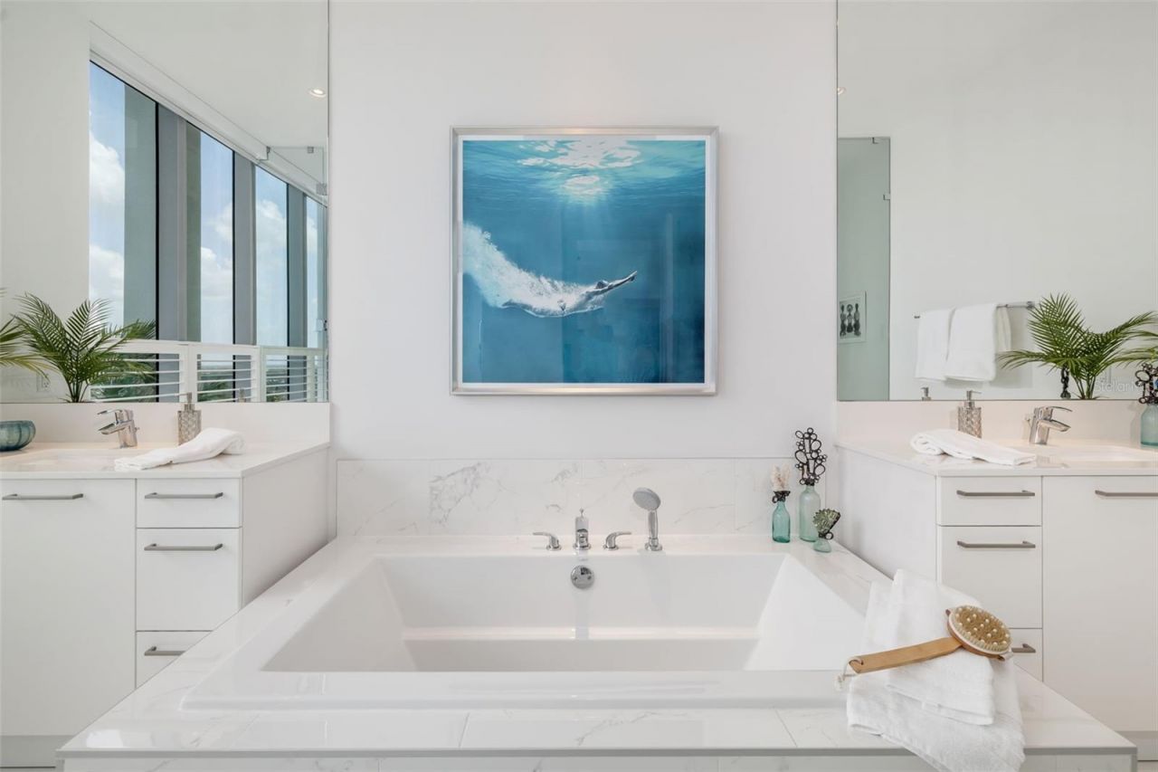 111 S Pineapple Avenue, Unit 1204, Sarasota, FL 34236 Photo