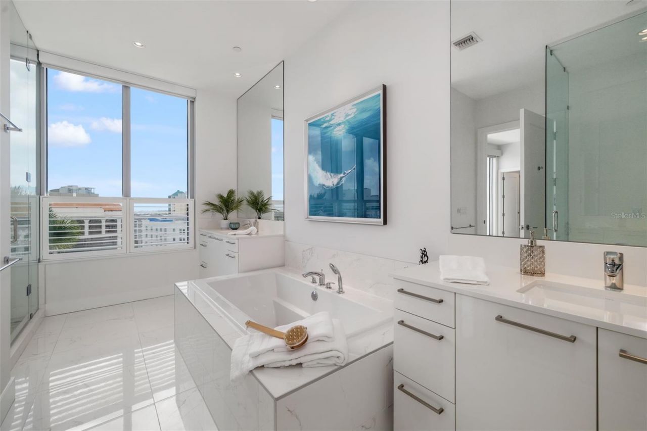 111 S Pineapple Avenue, Unit 1204, Sarasota, FL 34236 Photo