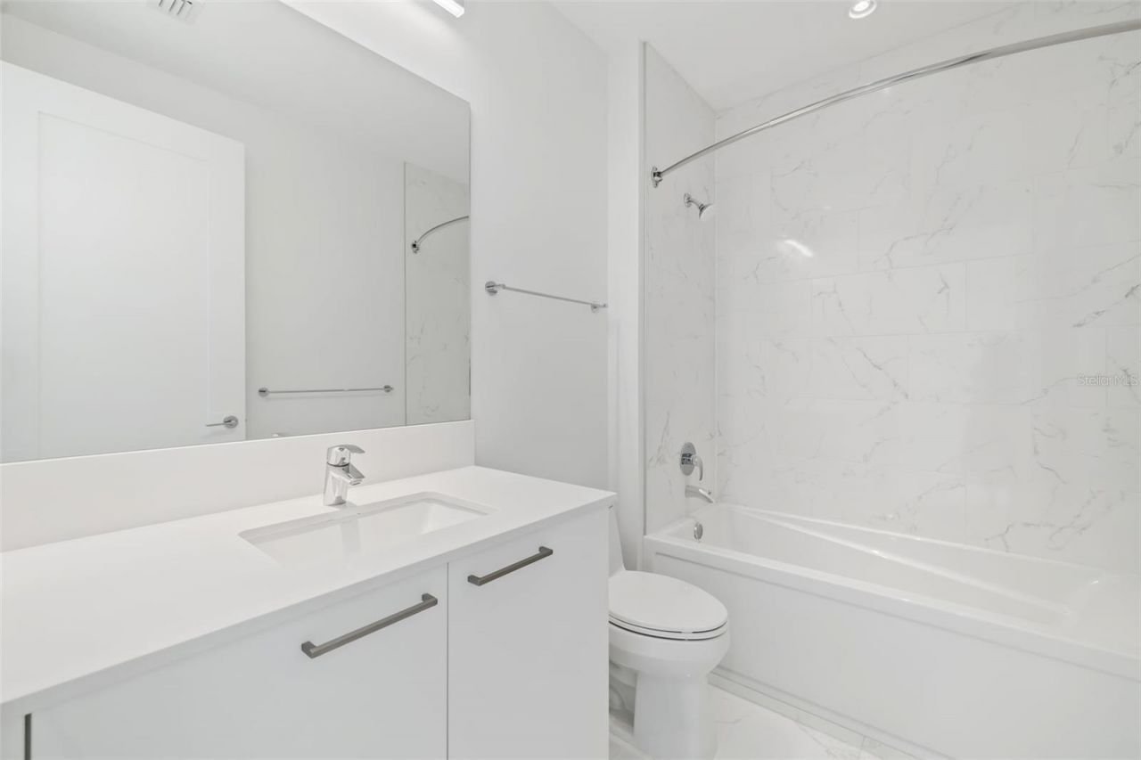 111 S Pineapple Avenue, Unit 1204, Sarasota, FL 34236 Photo