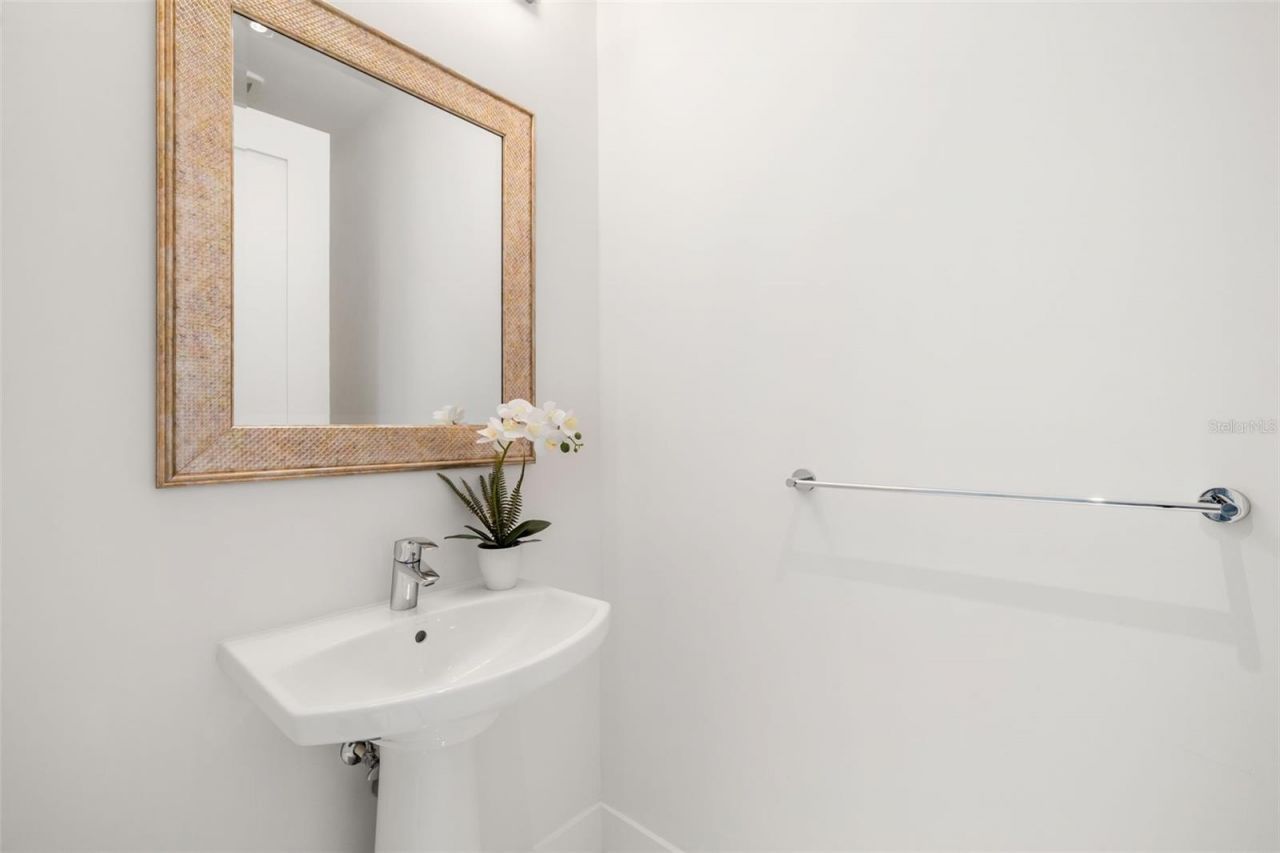 111 S Pineapple Avenue, Unit 1204, Sarasota, FL 34236 Photo