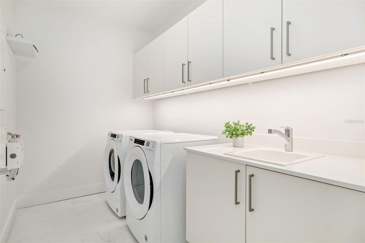 111 S Pineapple Avenue, Unit 1204, Sarasota, FL 34236 Photo