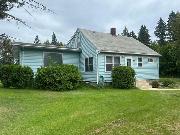 301 Pleasant Avenue NW, Warroad, MN 56763