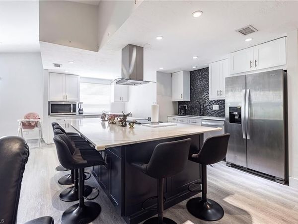 2345 Outrigger LN, NAPLES, FL 34104