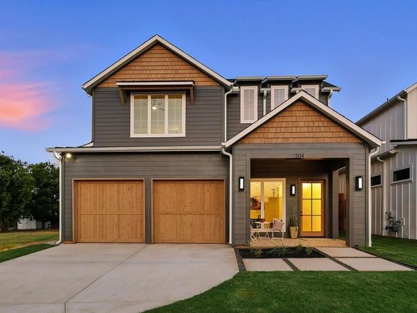 204 North Pine Street, Roanoke, TX 76262