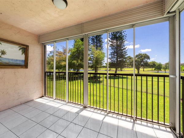 3150 W Rolling Hills Cir, Unit 210, Davie, FL 33328