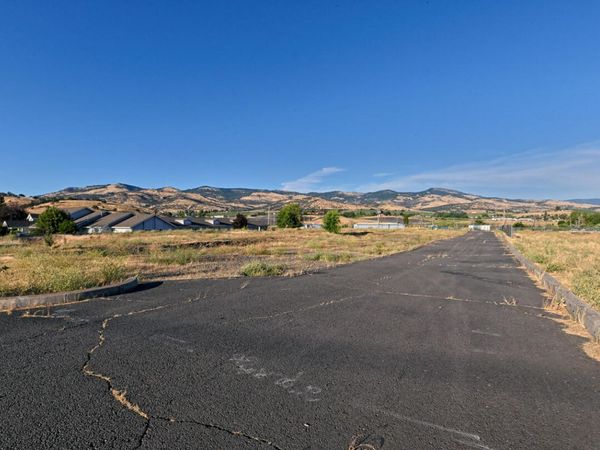 TL3300 Suncrest Road, Talent, OR 97540