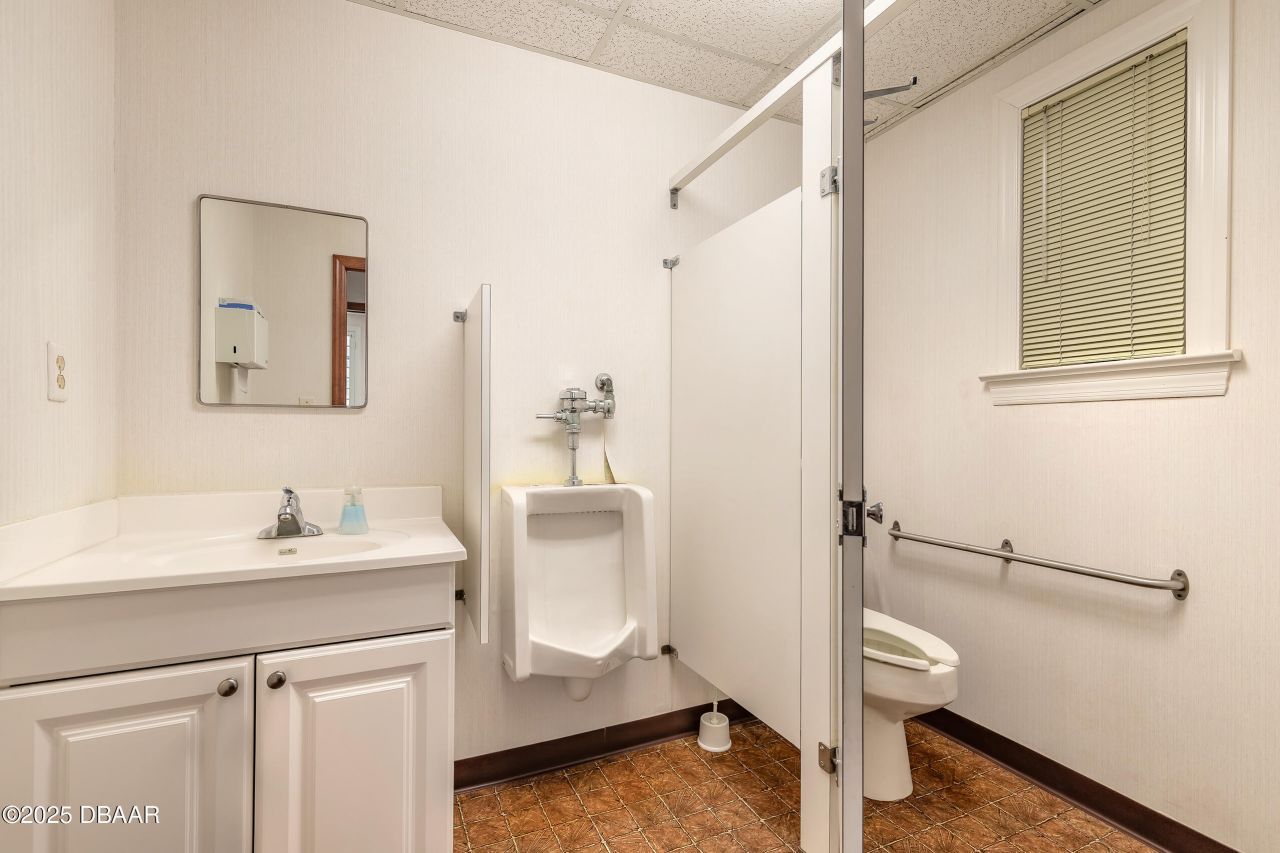 205 Magnolia Street, New Smyrna Beach, FL 32168 Photo