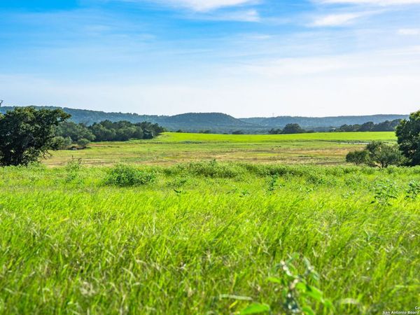 449 Luke Hayes Way, Fredericksburg, TX 78624