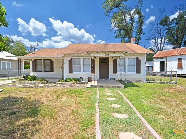 365 E Faust, New Braunfels, TX 78130