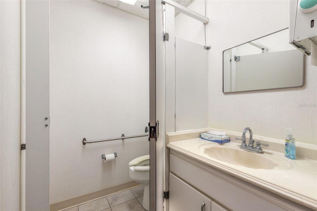 205 Magnolia Street, New Smyrna Beach, FL 32168 Photo