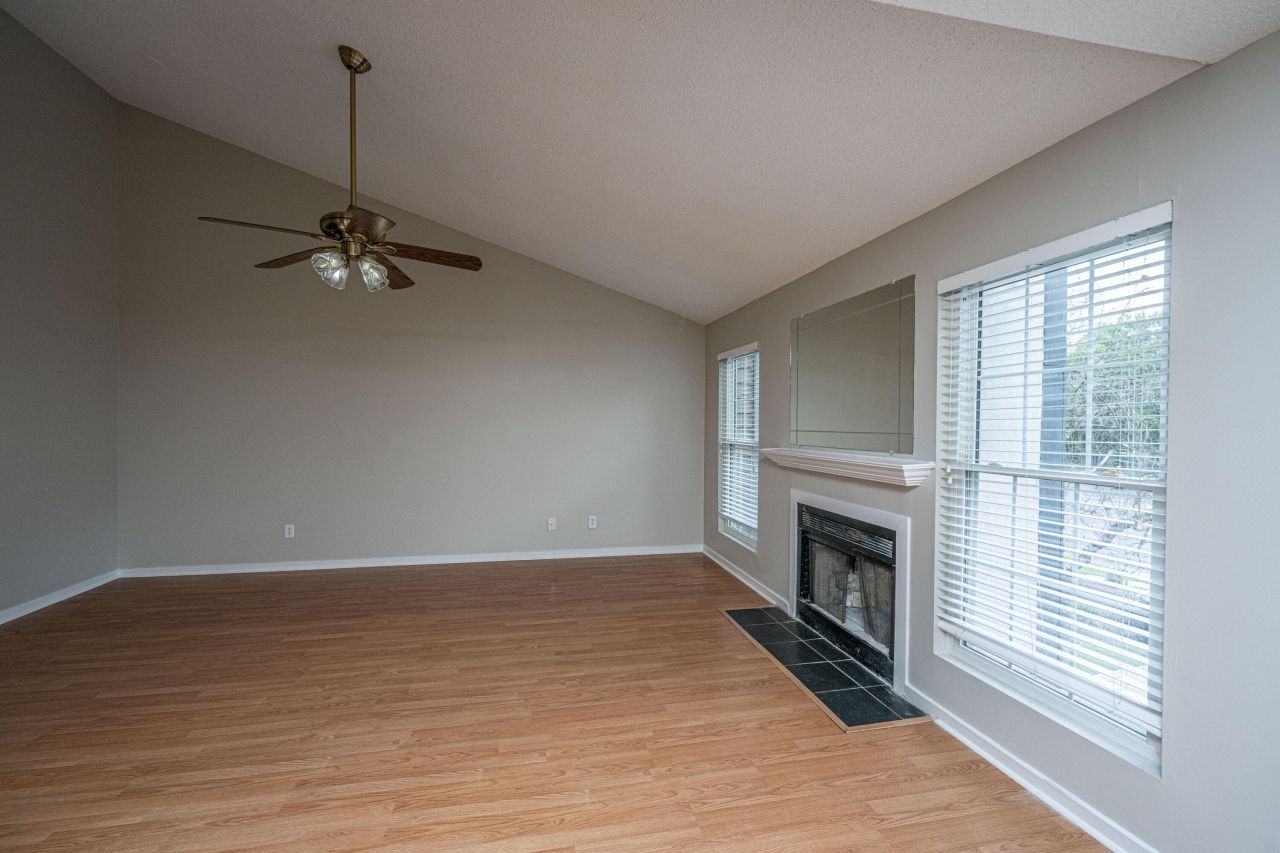 7945 Edgebrook Circle Photo 13